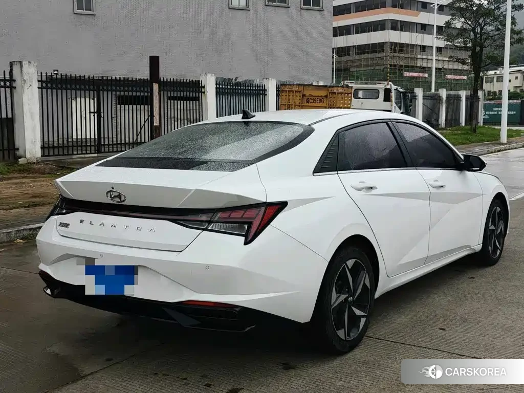 Hyundai Elantra 2023 Белый из Китая, фото 2