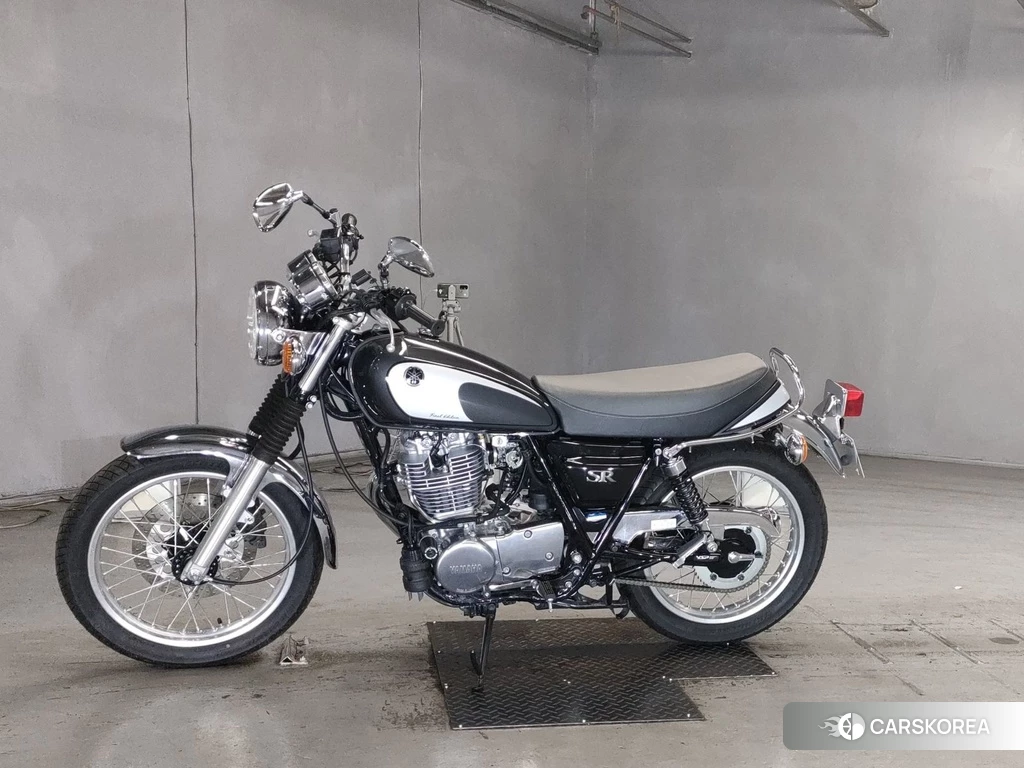 Проданный Yamaha SR 400 2021 из Японии, фото 2