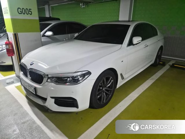 BMW 5 Series (G30) 2018 Жемчужный цвет из Кореи, фото 2