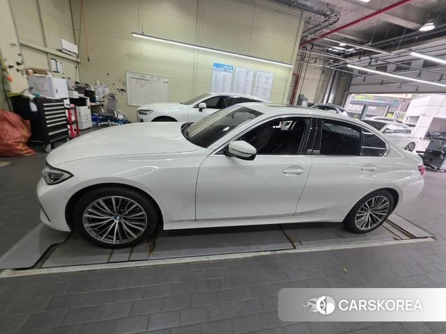 BMW 3 Series (G20) 2022 Белый из Кореи, фото 2