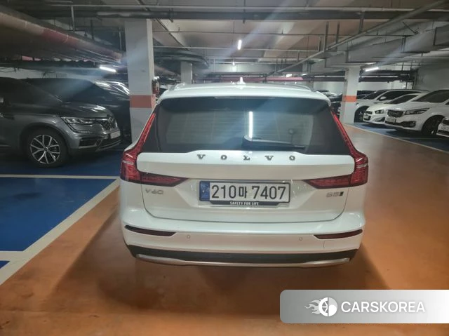 Volvo V60 Cross-Country 2nd Generation 2025 Белый из Кореи, фото 2