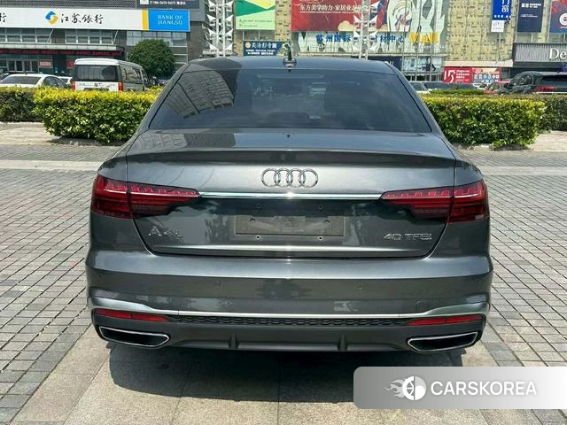 Audi A4L 2021 Серебристо-серый из Китая, фото 2