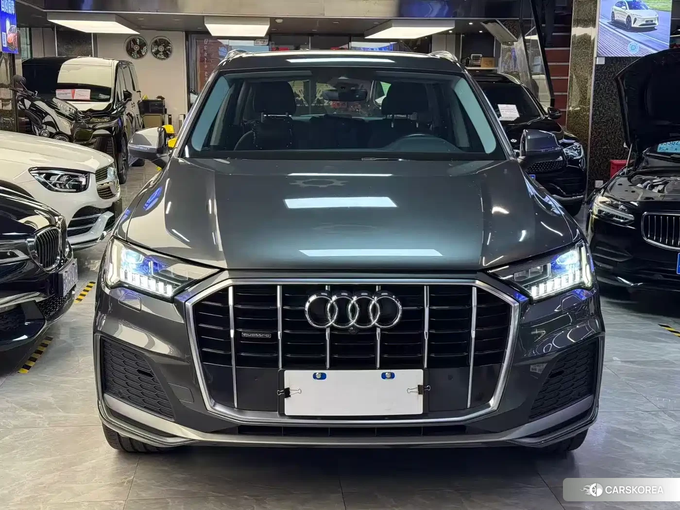 Audi Q7 2021 Silver/gray из Китая, фото 5