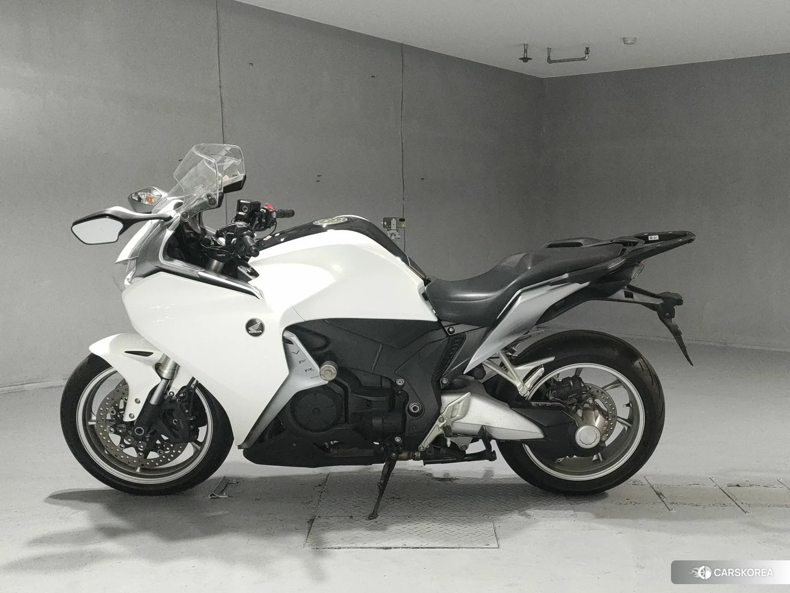 Проданный Honda VFR1200F DCT 2010 из Японии, фото 2