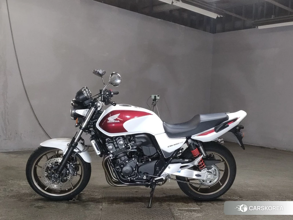 Проданный Honda CB400SF 2018 из Японии