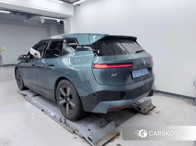 BMW iX 2023 Небесно-голубой из Кореи, фото 2
