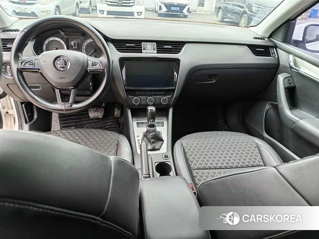 Skoda Octavia 2021 Белый из Китая, фото 2
