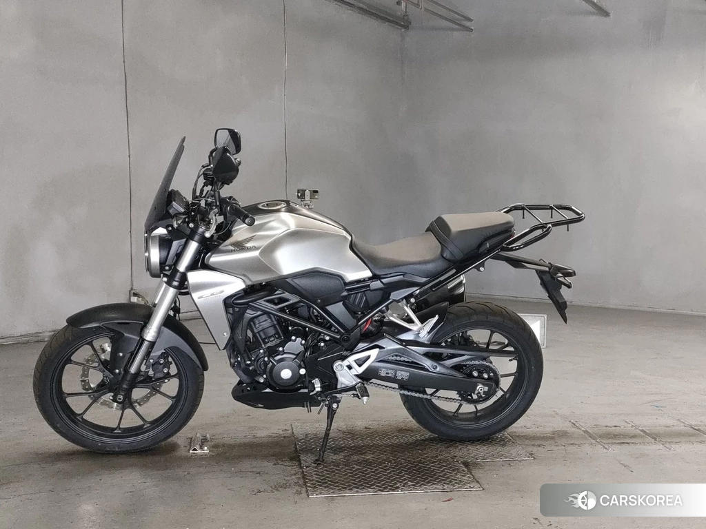 Проданный Honda CB250R 2018 из Японии