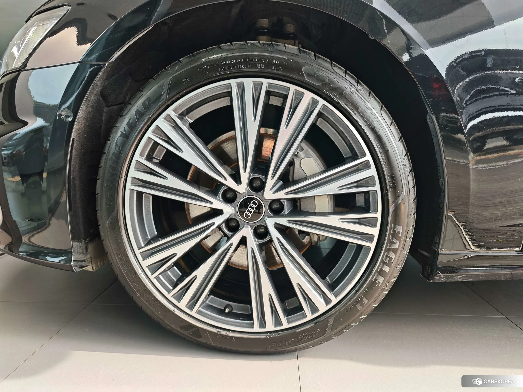 Audi A6L id 4440638 из Китая 9