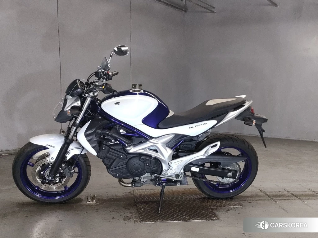 Проданный Suzuki GLADIUS 400 2010 из Японии, фото 2
