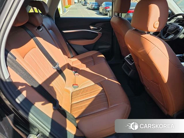 Audi e-tron (imported) 2022 Черный из Китая, фото 3