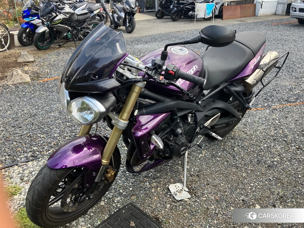 Проданный Triumph STREET TRIPLE 2012 из Японии