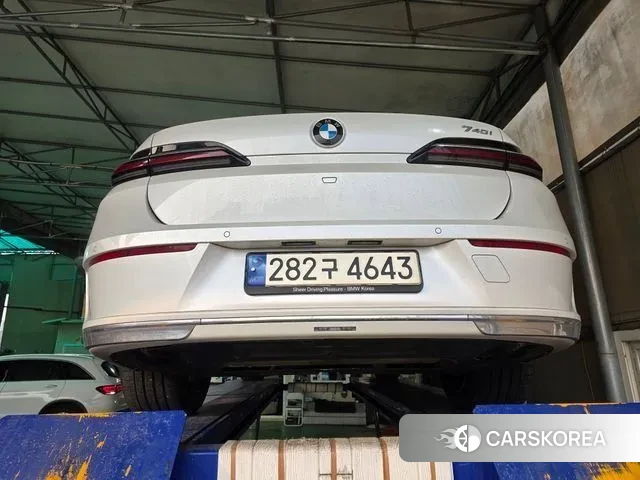 BMW 7 Series (G70) 2023 Белый из Кореи, фото 2
