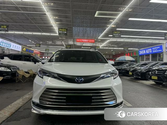 Toyota Saina 2023 Белый из Китая, фото 2