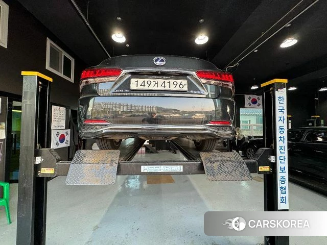 Lexus LS500h 5th generation 2022 Черный из Кореи, фото 2