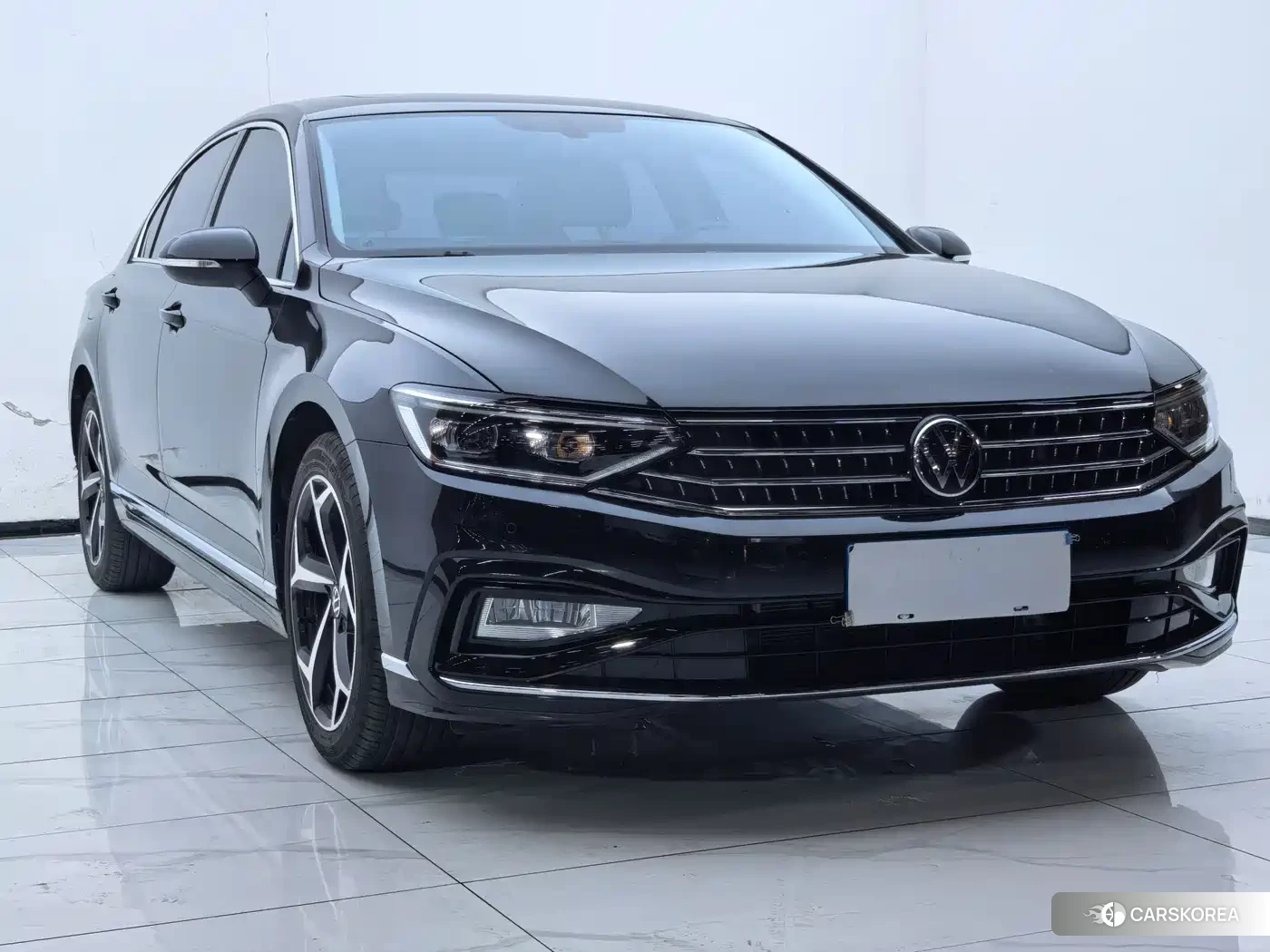 Volkswagen Magotan 2025 Черный из Китая, фото 2