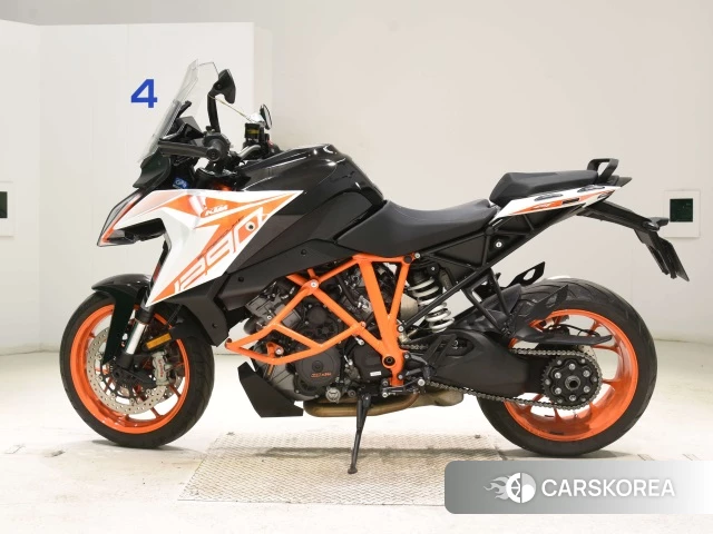KTM 1290 SUPER DUKE GT 2020 из Японии
