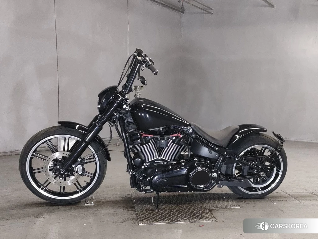Проданный Harley-Davidson Softail Breakout FXBRS1868 2018 из Японии, фото 2