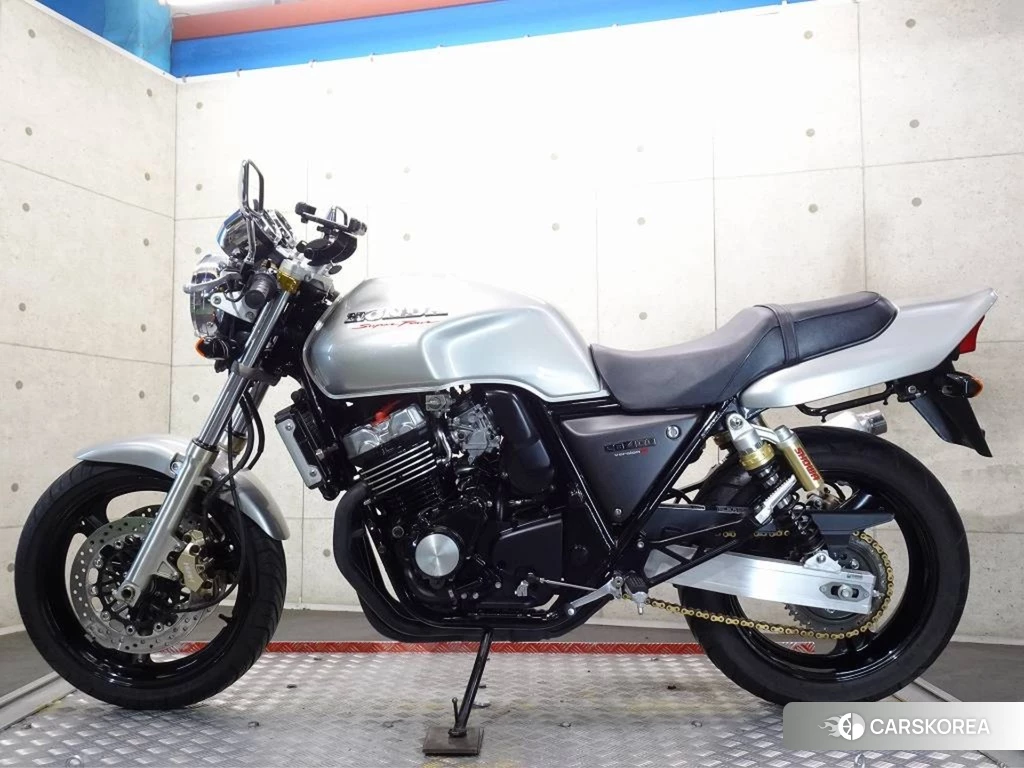 Проданный Honda CB400SF 2022 из Японии, фото 2