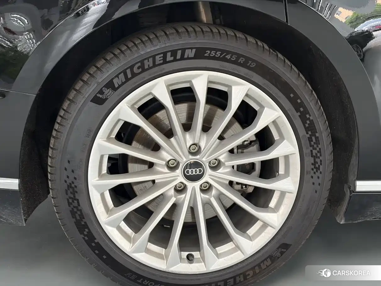 Audi A8 id 4686176 из Китая 12