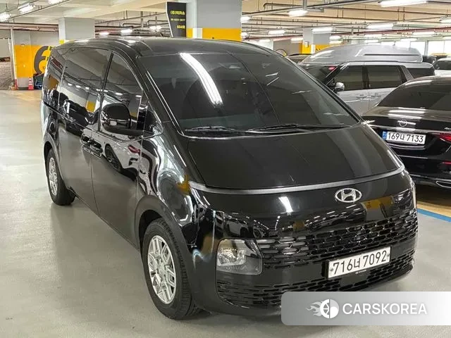 Hyundai Staria 2023 Черный из Кореи, фото 5