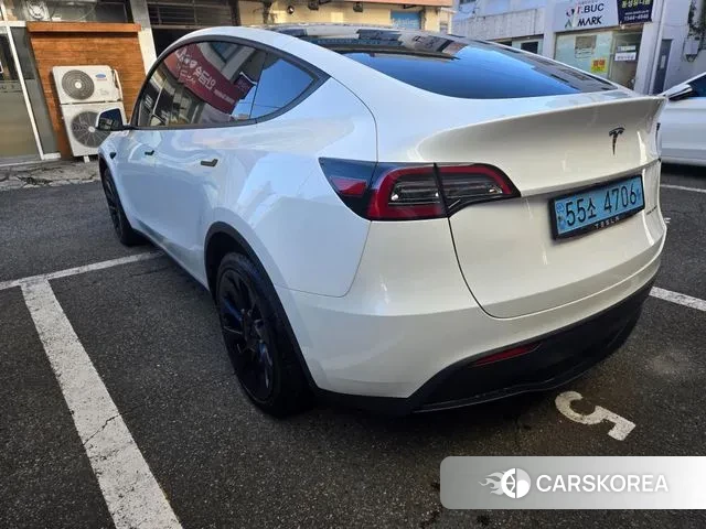 Tesla Model Y 2023 Белый из Кореи, фото 2