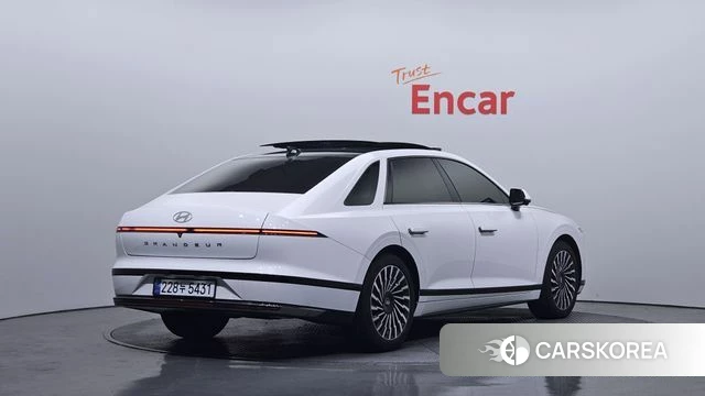 Hyundai Grandeur (GN7) id 3825694 из Кореи 12