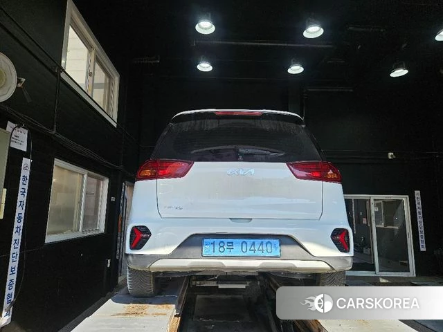 Kia Niro Plus 2022 Белый из Кореи, фото 2