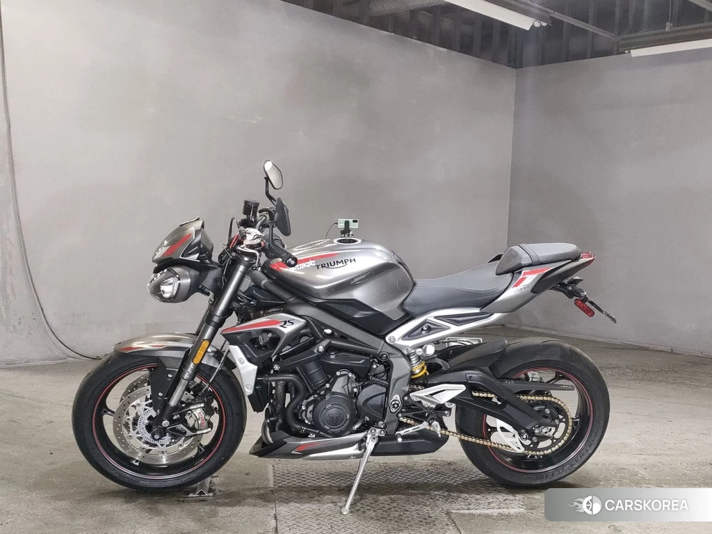 Проданный Triumph STREET TRIPLE 765 RS 2021 из Японии, фото 2