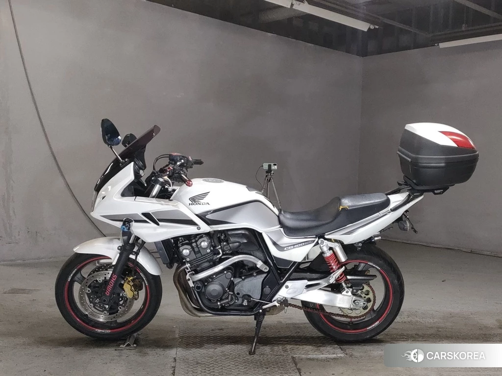 Проданный Honda CB400SF BOLDOR 2011 из Японии, фото 2