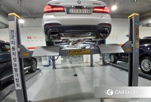 BMW 5 Series (G30) 2018 Белый из Кореи, фото 2
