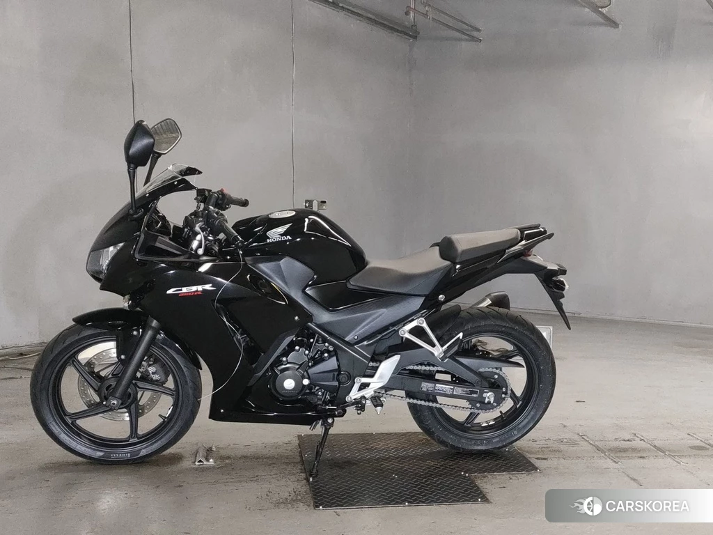 Проданный Honda CBR250R 2015 из Японии