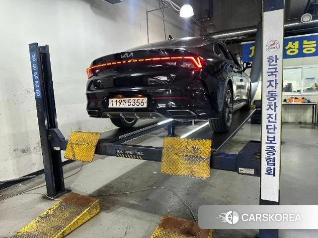 Kia K5 3rd generation 2023 Черный из Кореи, фото 2