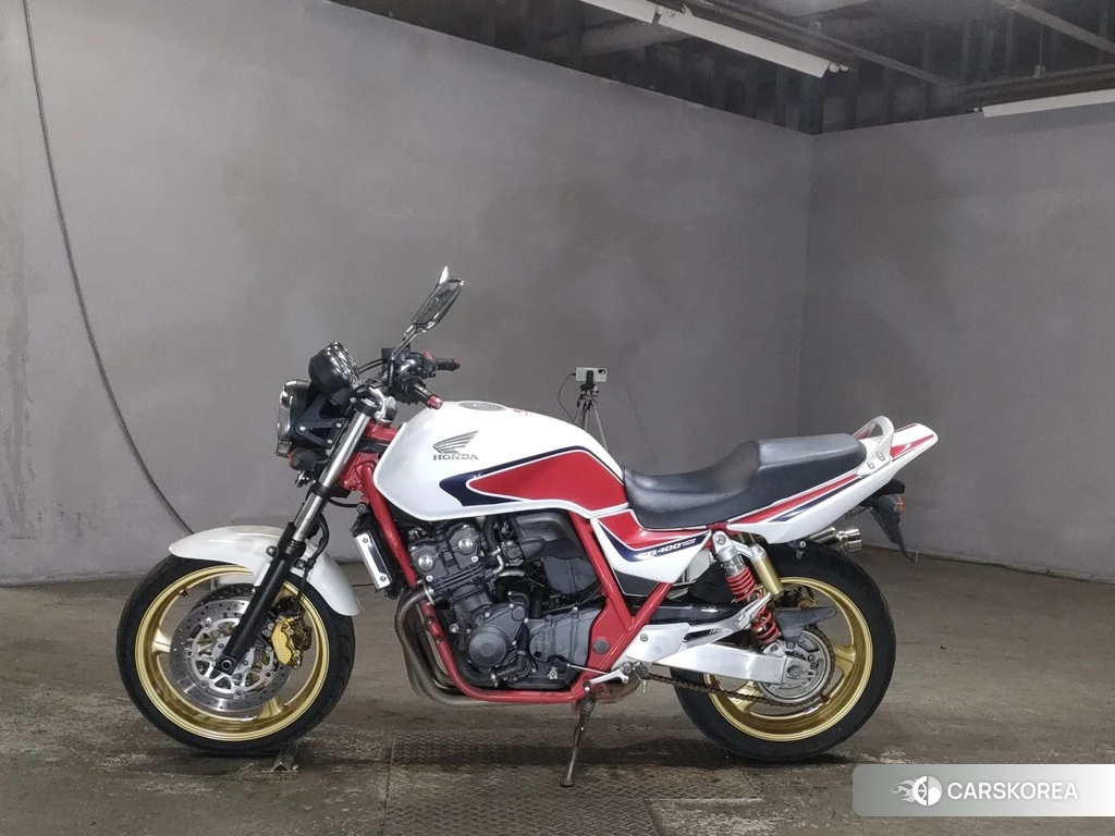 Проданный Honda CB400SF 2011 из Японии, фото 2