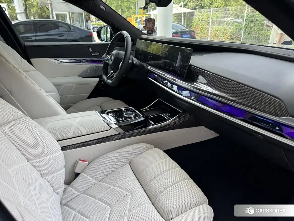 BMW i7 M70L id 4559768 из Китая 12