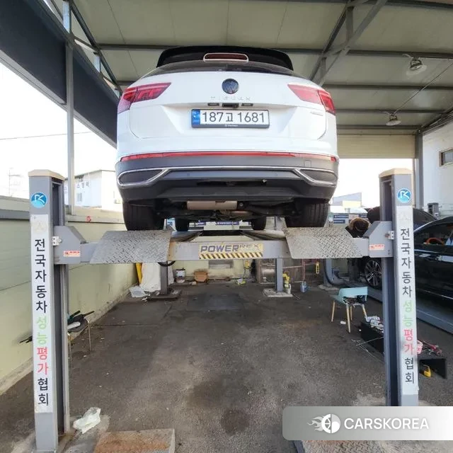 Volkswagen Tiguan second Generation 2023 Белый из Кореи, фото 2