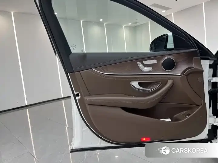Mercedes-Benz E-Class id 4548336 из Китая 7
