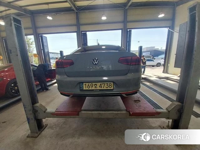 Volkswagen Passat GT (B8) 2022 Серебристо-серый из Кореи, фото 2