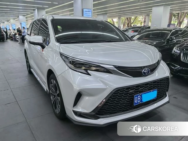Toyota Grevia 2023 Белый из Китая, фото 3