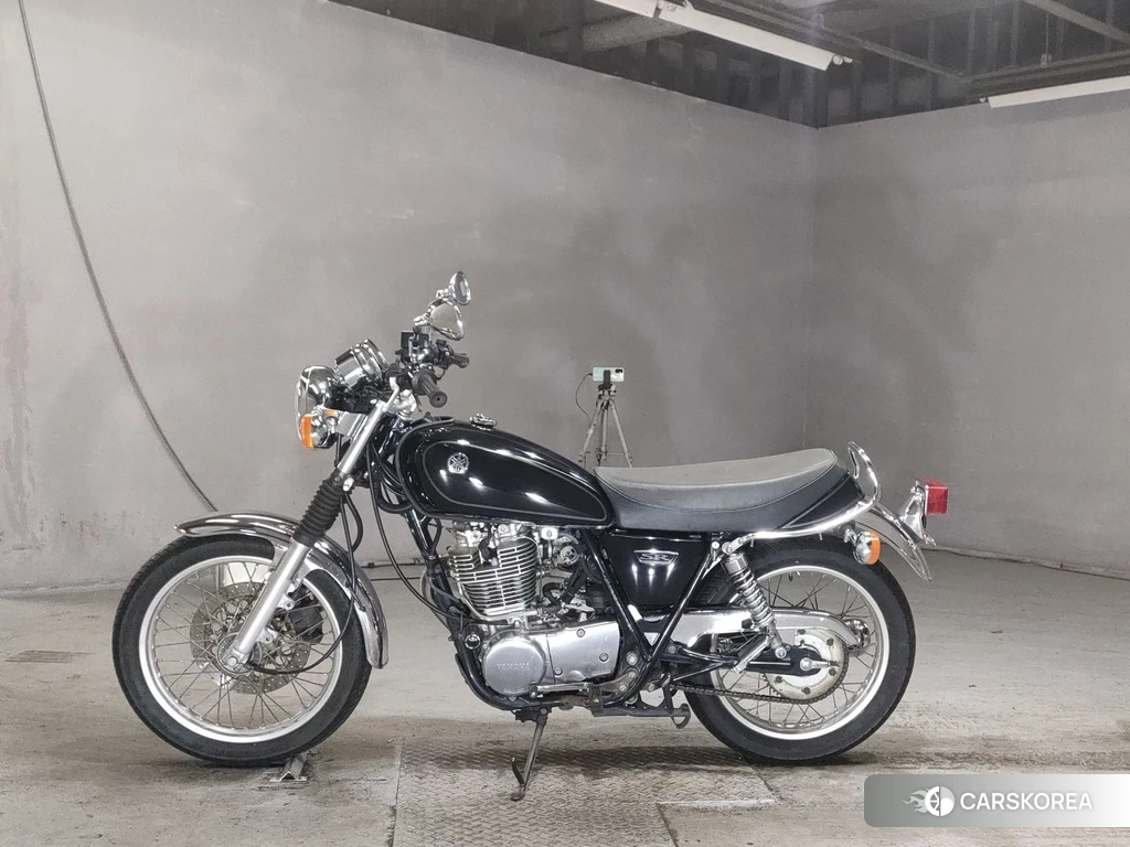 Проданный Yamaha SR 400 2016 из Японии
