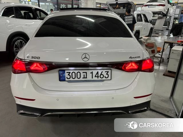 Mercedes-Benz E-Class W214 2024 Белый из Кореи, фото 2