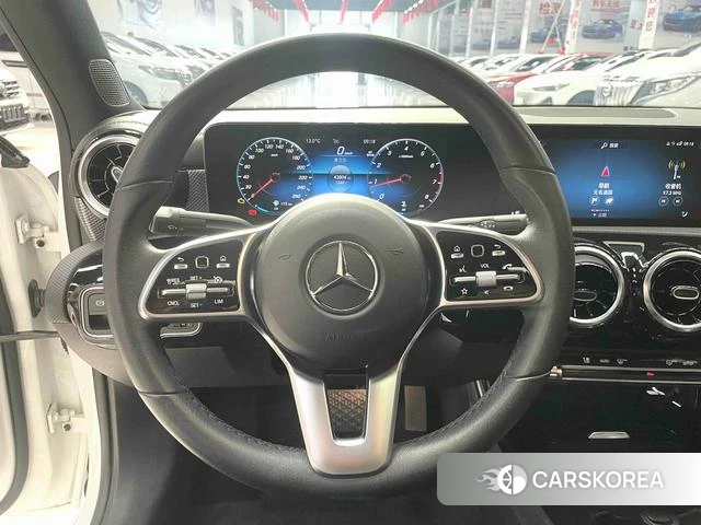 Mercedes-Benz Class A 2022 Белый из Китая, фото 4