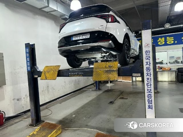 Kia The New Sportage 5th Generation Hybrid 2025 Белый из Кореи, фото 2