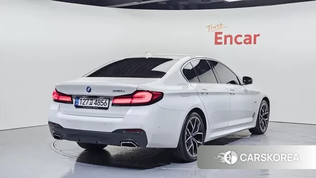 BMW 5 Series (G30) id 3639341 из Кореи 12