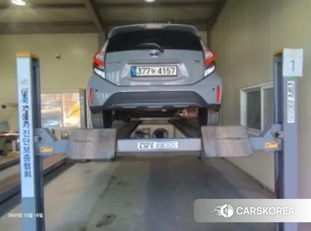 Toyota Prius C 2021 Серебристо-серый из Кореи, фото 2