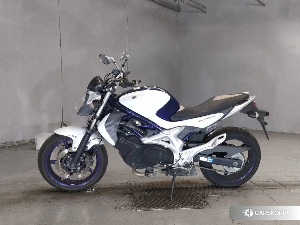 Проданный Suzuki GLADIUS 400 2011 из Японии, фото 2