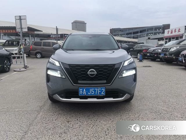 Nissan Qijun 2024 Серебристо-серый из Китая, фото 2