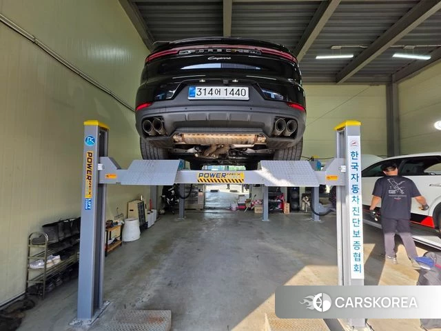 Porsche Cayenne (PO536) 2025 Черный из Кореи, фото 2