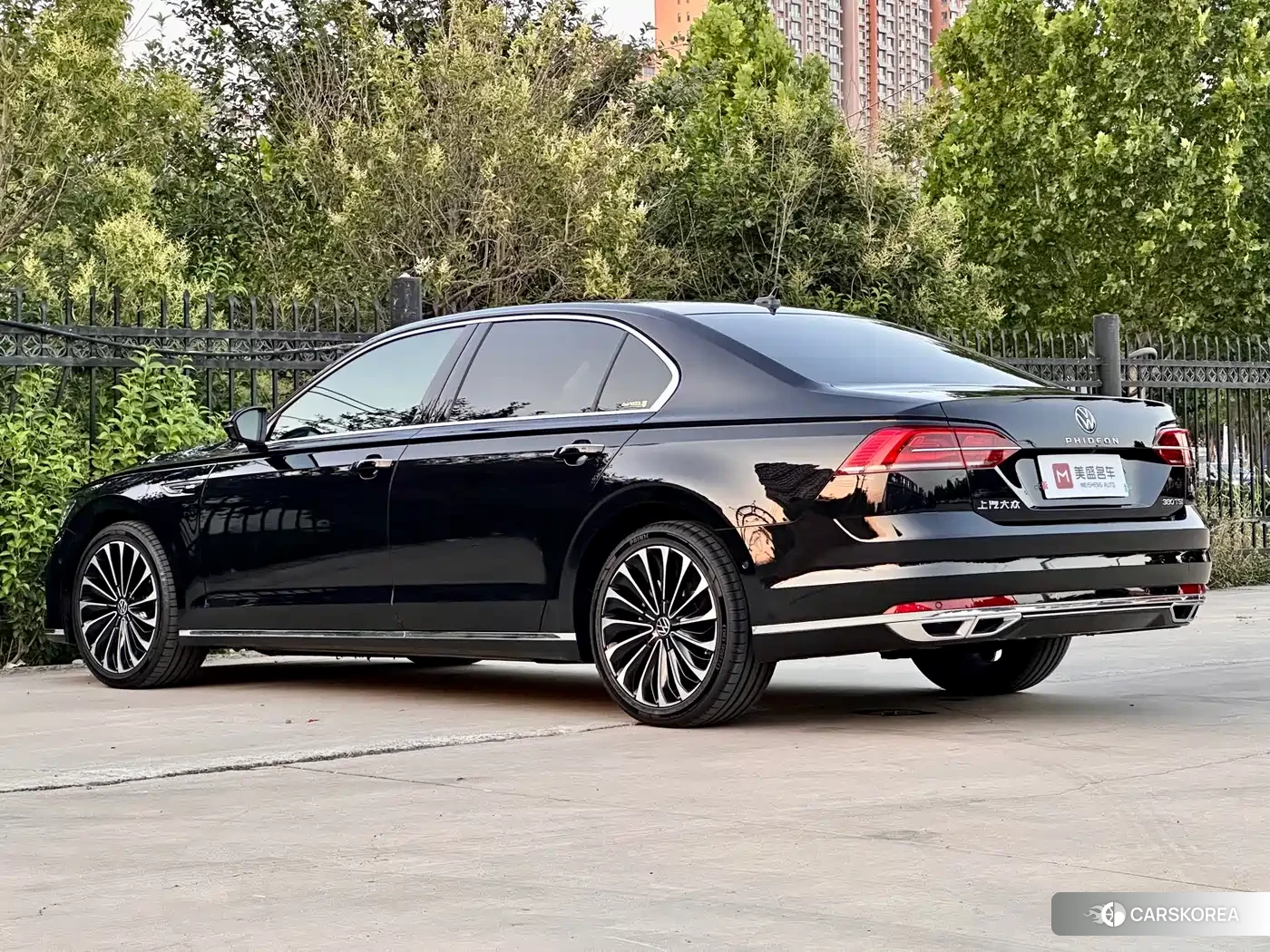 Volkswagen Phideon 2023 Черный из Китая, фото 2