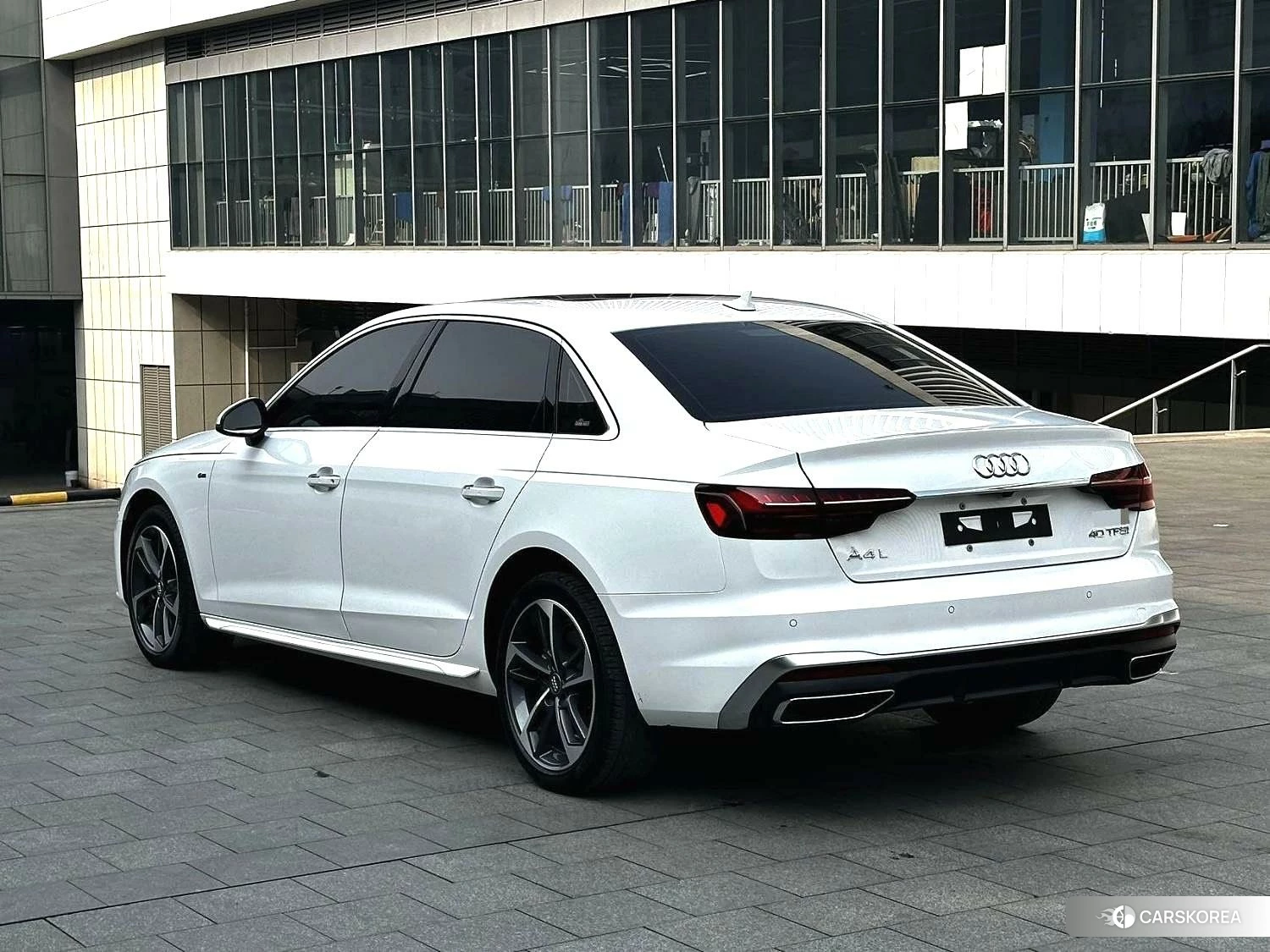 Audi A4L 2020 Белый из Китая, фото 2